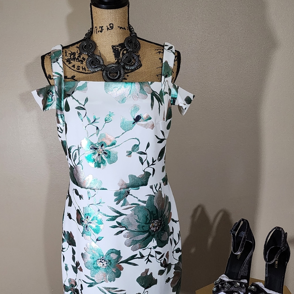 New York & Co., size m, white flora.